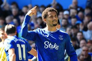 半岛体育-恩迪亚耶：想把点球让给贝托主罚 莫耶斯告诉我们下半场要努力