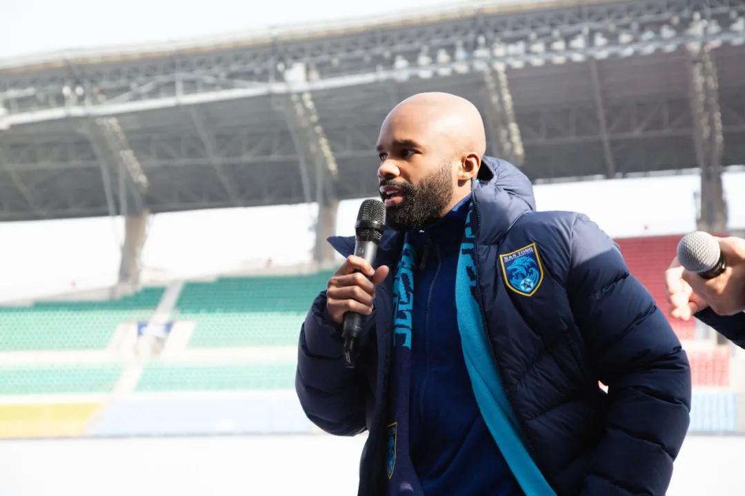 半岛体育-南通支云在主场举办新援见面会，卡卢卢、安屹斐、张竟哲亮相