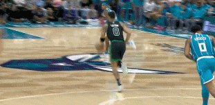 半岛体育在线-对兄弟更狠？格威恶犯撞翻塔图姆 布朗赛后怒怼