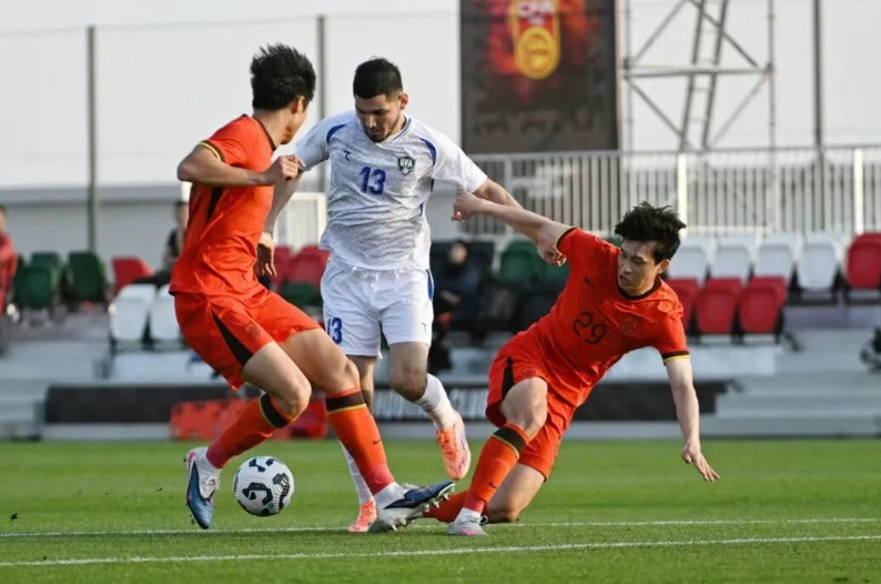 半岛体育在线-邵佳一霸气！3位主帅不敢重用之人，被他激活，3场为国足轰进3球